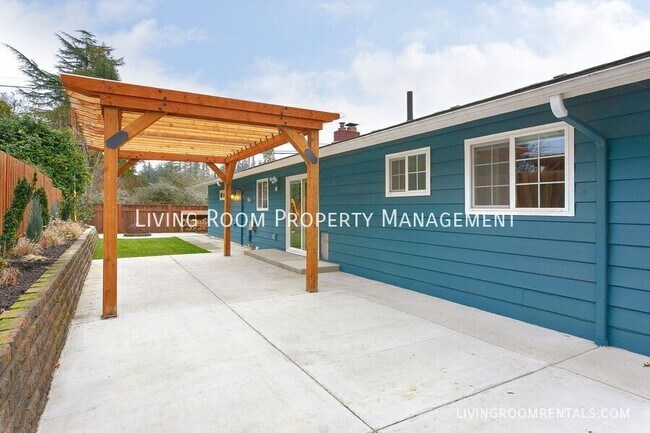 Building Photo - 2040 SW Huntington Ave
