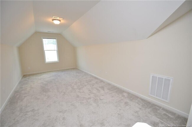 Building Photo - 84 Fairview St