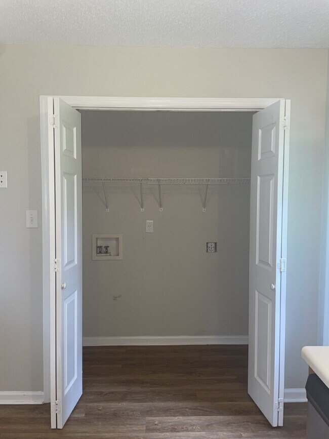 Building Photo - Two Bedroom Two Full Bathroom End Unit Tow...