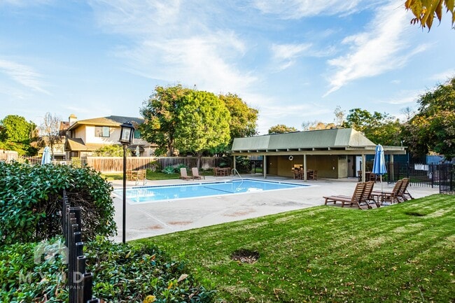 Building Photo - 10617 Caminito Cascara