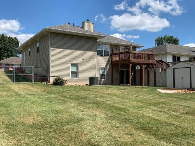 Building Photo - 3253 S Palisades Dr