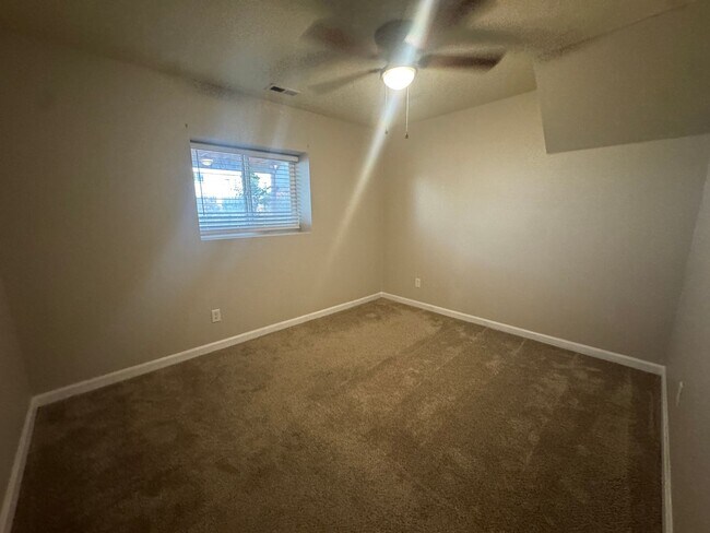 Building Photo - 7126 Oxmoor Ln