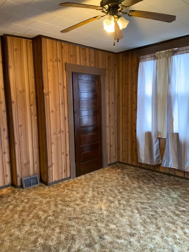 Building Photo - 2 Bed | 1 Bath Duplex