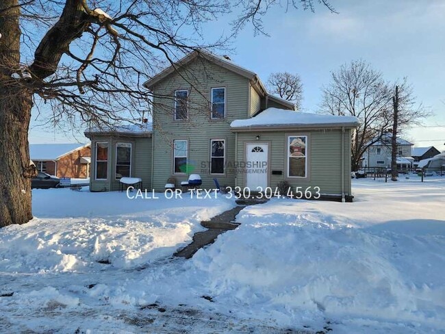 Building Photo - 406 1st St SE