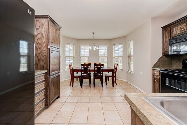 Building Photo - Spacious 4-Bedroom Gem in North Lubbock