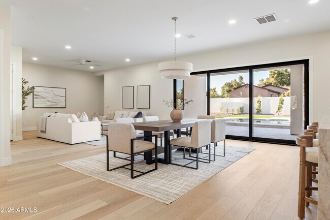 Building Photo - 5540 E Dahlia Dr
