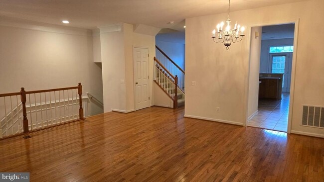 Building Photo - 7007 Courtyard Way