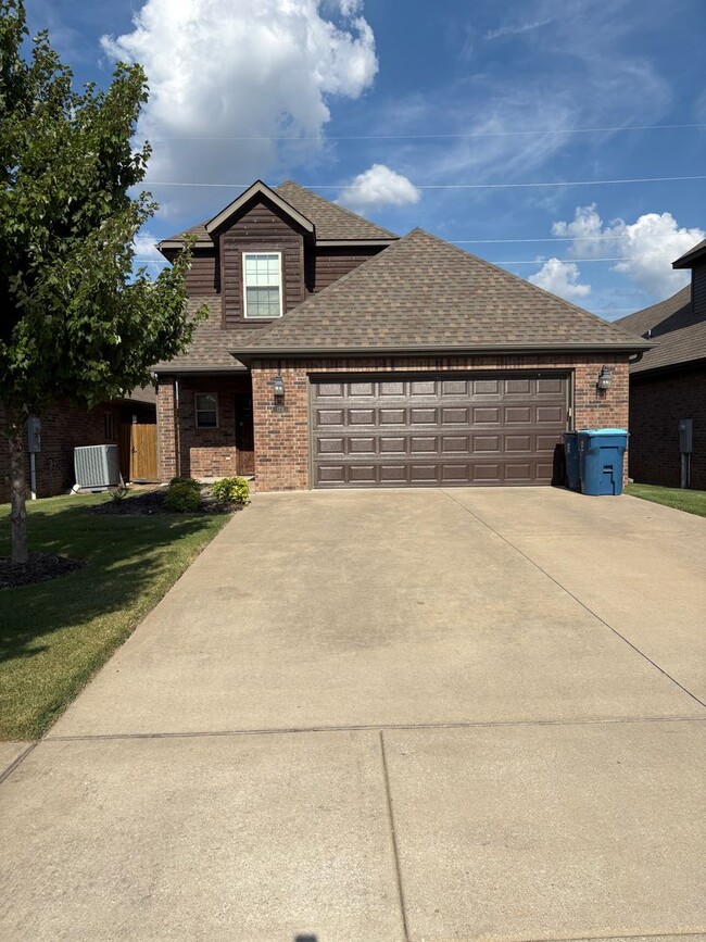 Primary Photo - BEAUTIFUL HOME IN GREAT LOCATION!