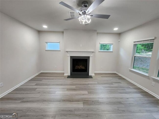 Building Photo - 235 Vly Oak Dr