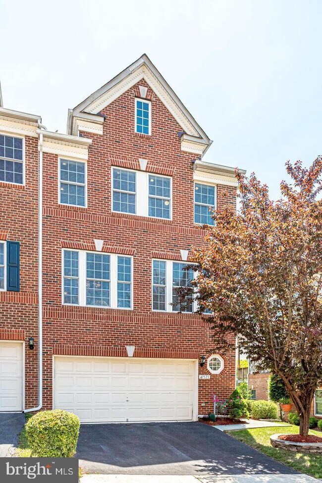 Building Photo - 47571 Royal Burnham Terrace