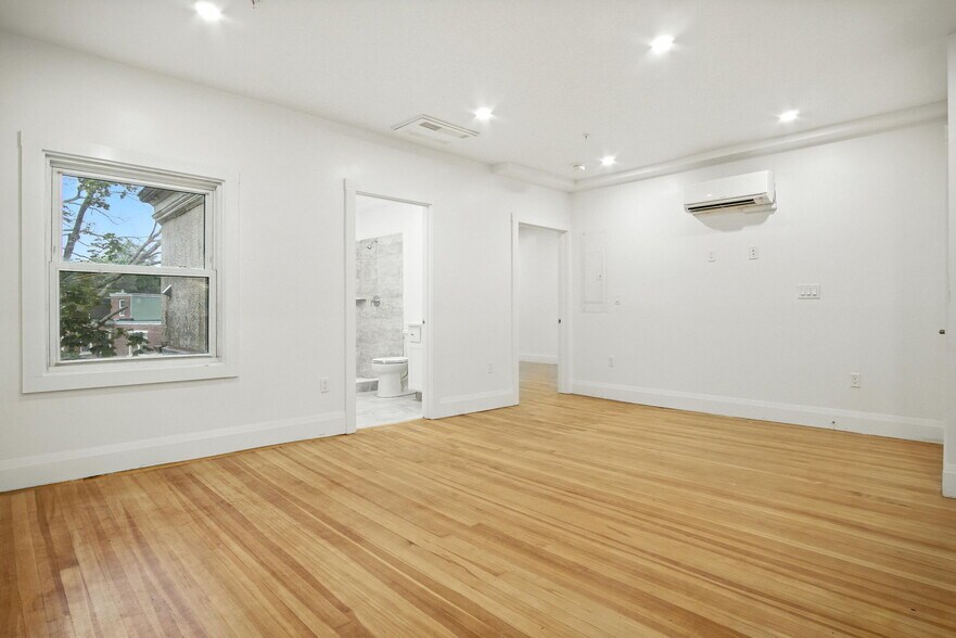 Building Photo - 21 Regent Cir