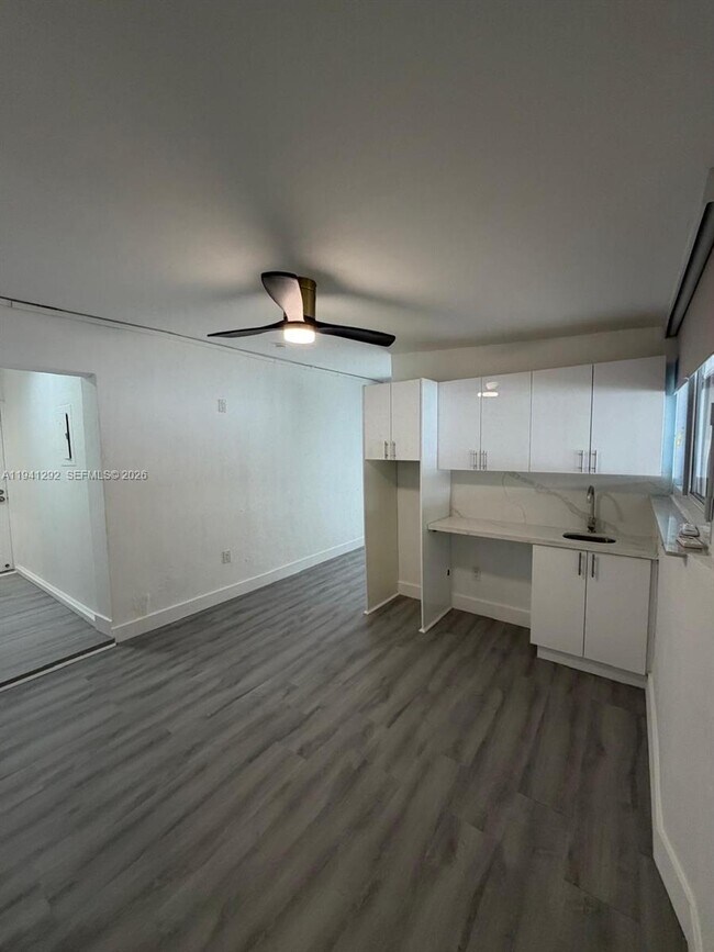 Building Photo - 3030 SW 96th Ave