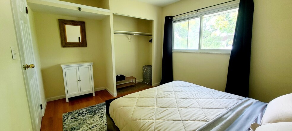 Building Photo - 496 Lawnview Dr