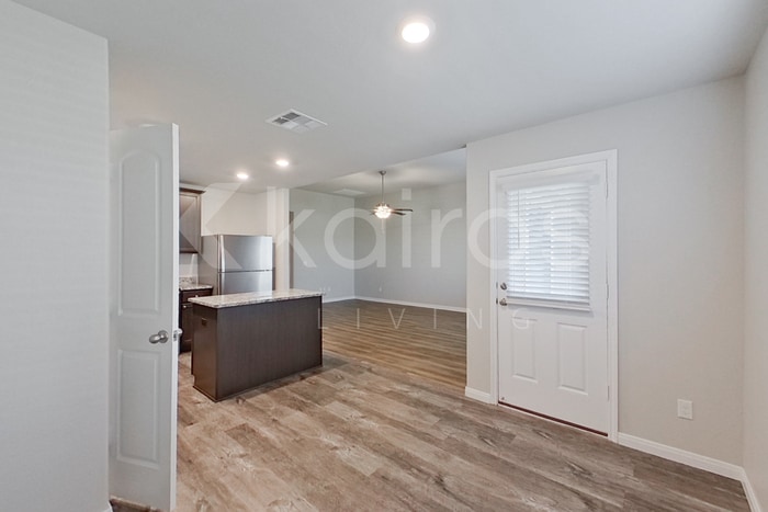 Building Photo - 713 St James Pl