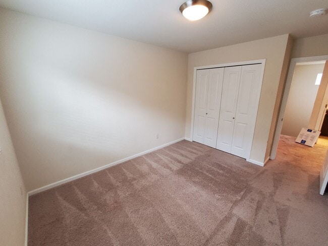 Building Photo - Dog Friendly 4 Bed, 3 Bath Home in North Albany!