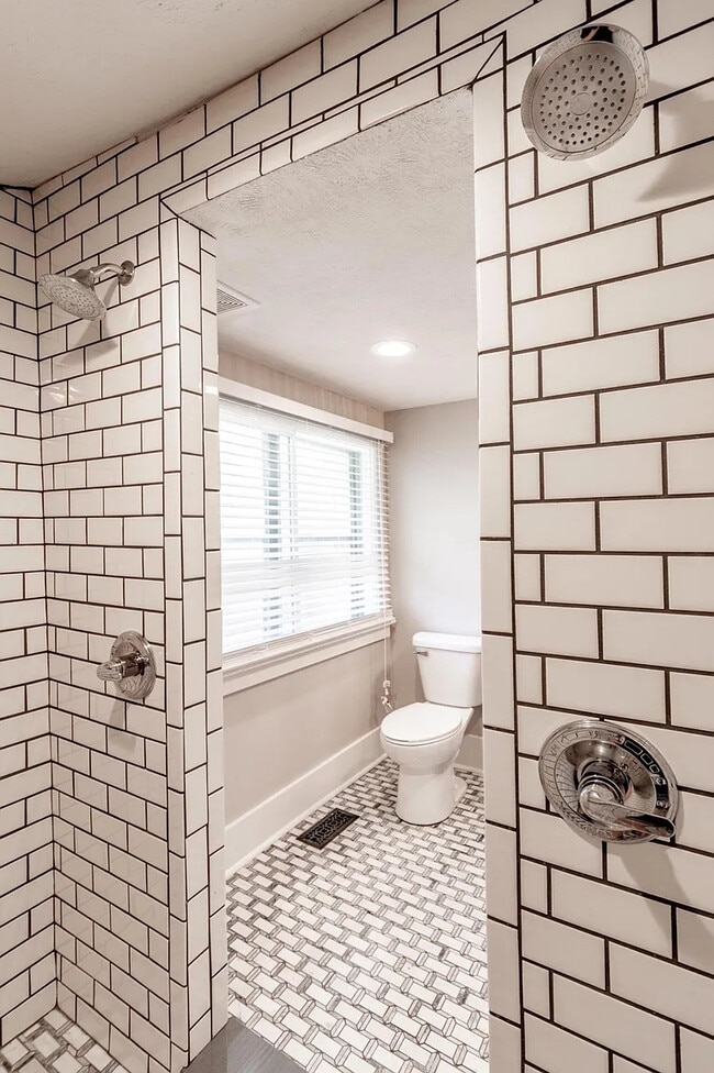 Building Photo - 304 N 43rd St