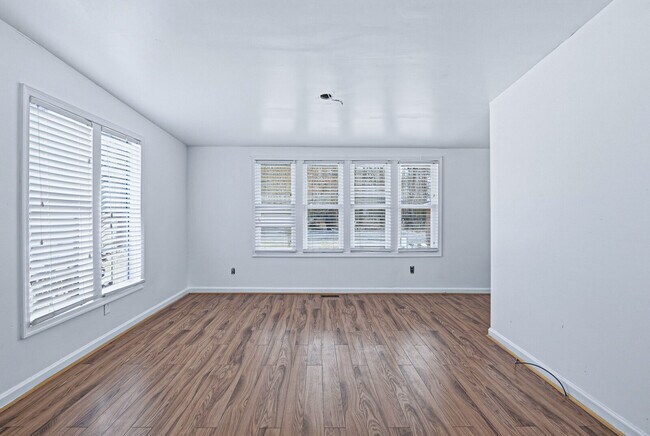 Building Photo - 480 Richneck Rd