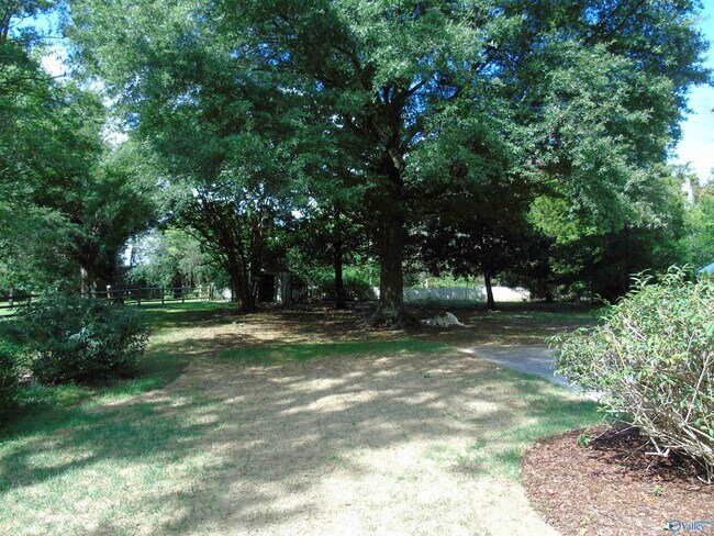 Building Photo - 3317 Lookout Dr SE