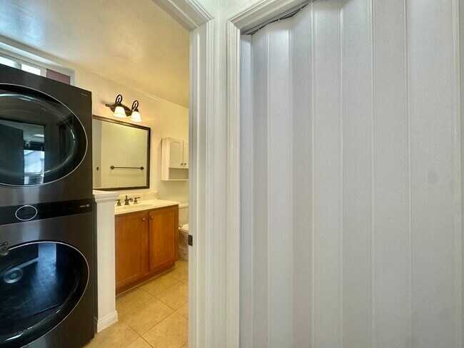 Building Photo - San Diego State Upgraded 1 BD / 1 BA W/ Pa...