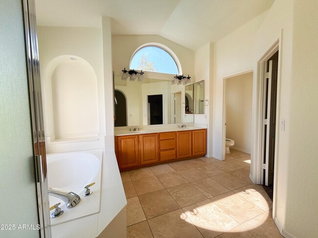 Building Photo - 3213 E Desert Flower Ln