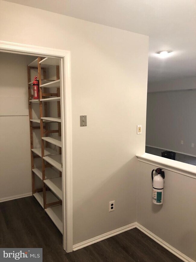 Building Photo - 1598 Nixon Dr