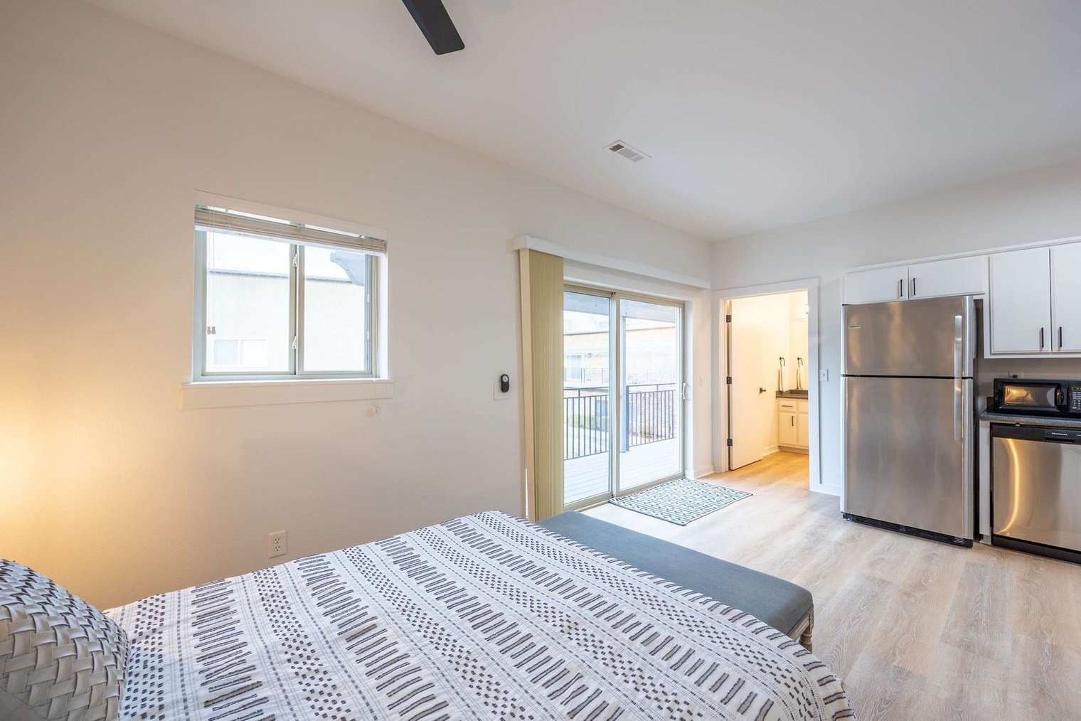 Building Photo - 512 SW B St