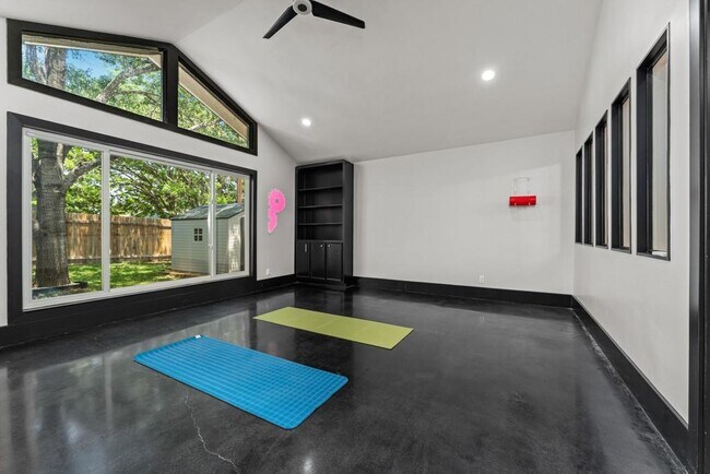 Building Photo - 1502 Quail Run Rd