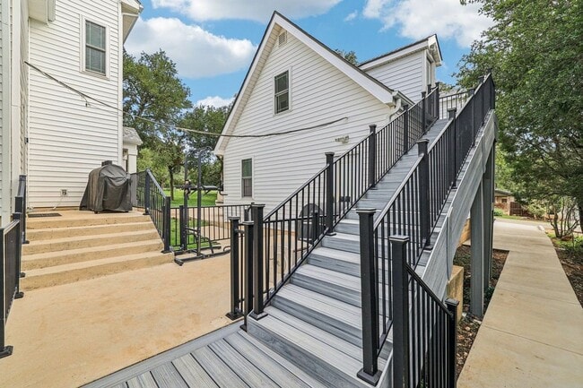 Building Photo - 1817 Mesquite St