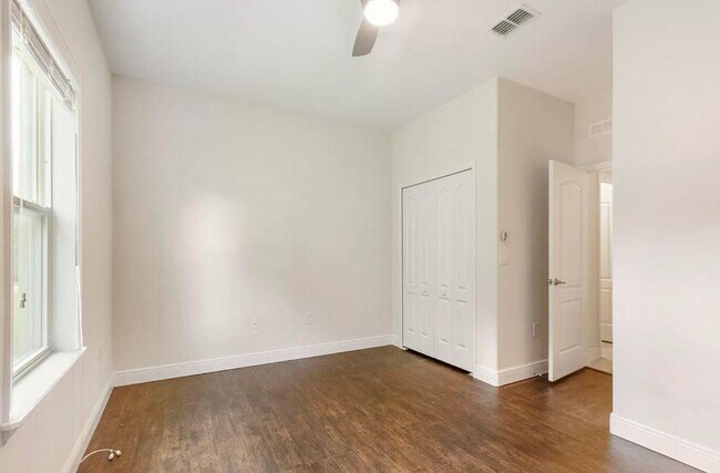 Building Photo - 4026 SW McCandless St