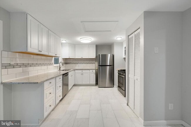 Building Photo - 247 Marsden Hts Rd