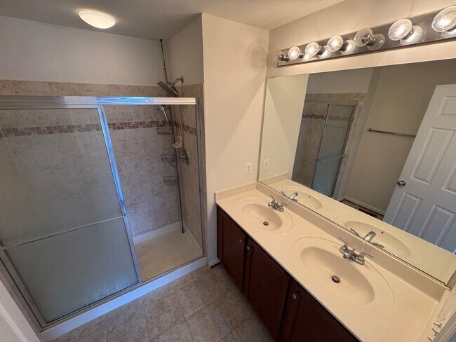 Building Photo - Stunning 3 Bed 3.5 Bath End Unit Townhome In Powells Run Village