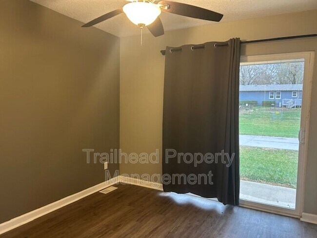 Building Photo - 605 Hillcrest St