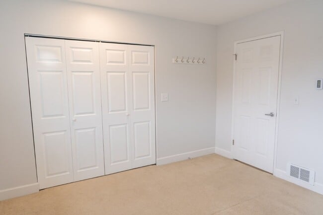 Building Photo - 2Bd/1Ba Seattle Condo