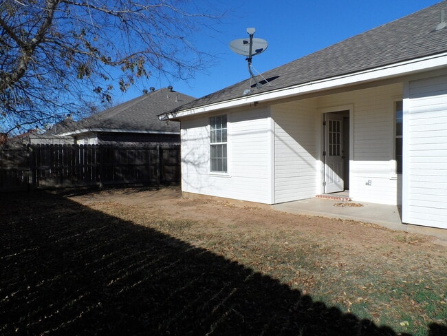 Building Photo - 1214 Lindsey Ln