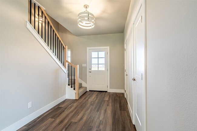 Building Photo - 2044 Salina Cir