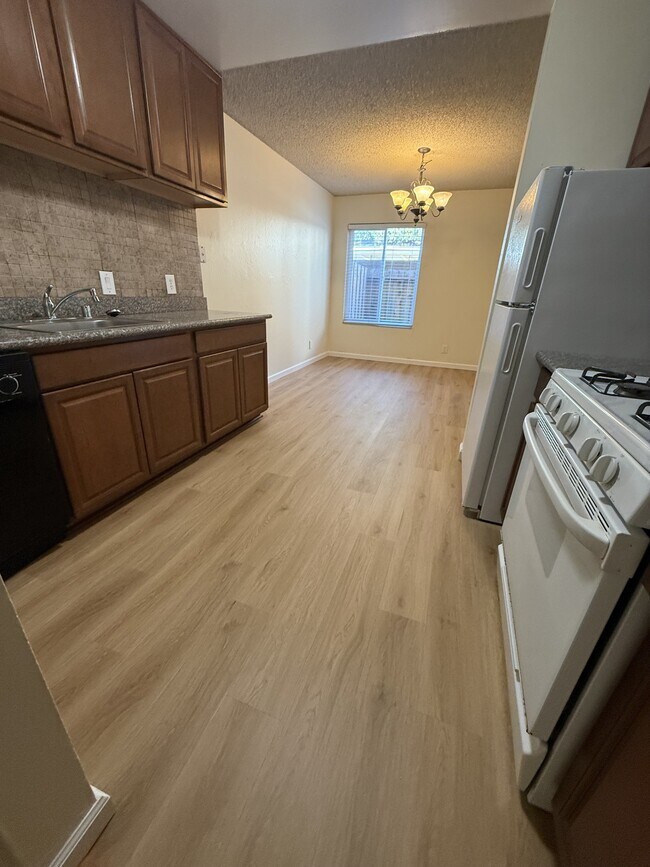 Building Photo - 975 Murrieta Blvd