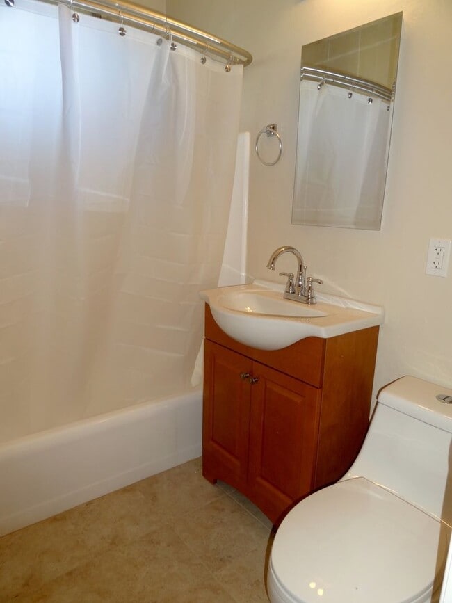 Building Photo - Single-Story Home on a Spacious Corner Lot Near Westgate