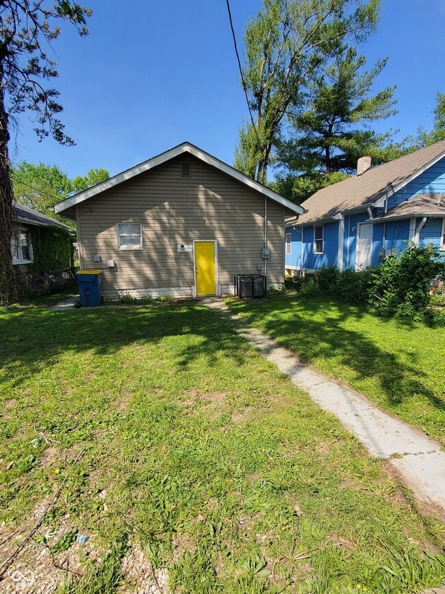 Building Photo - 1409 N Warman Ave
