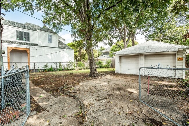 Building Photo - 7414 Robin Rd