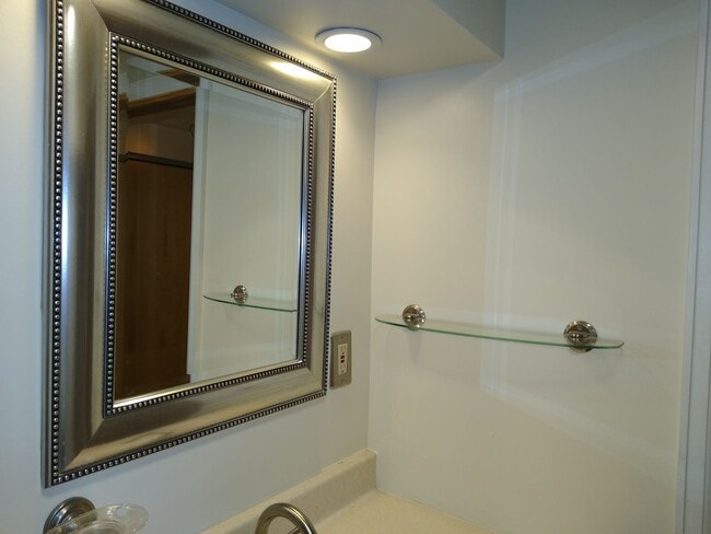 Building Photo - Alamo Placita Adorable 3 Bed 2 Bath Bungalow w/ CACH, Garage, Fenced Yard & More