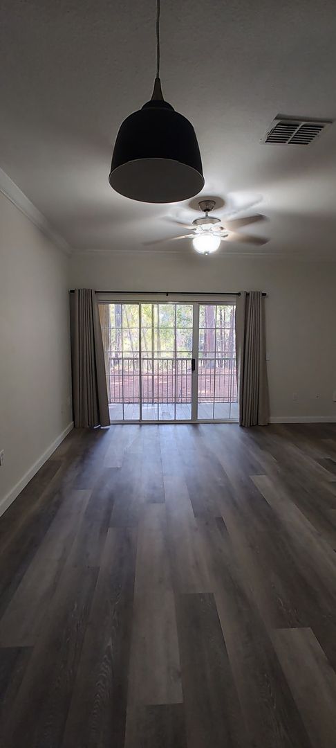 Building Photo - 1 Bed / 1.5 Bath – Magnolia Place