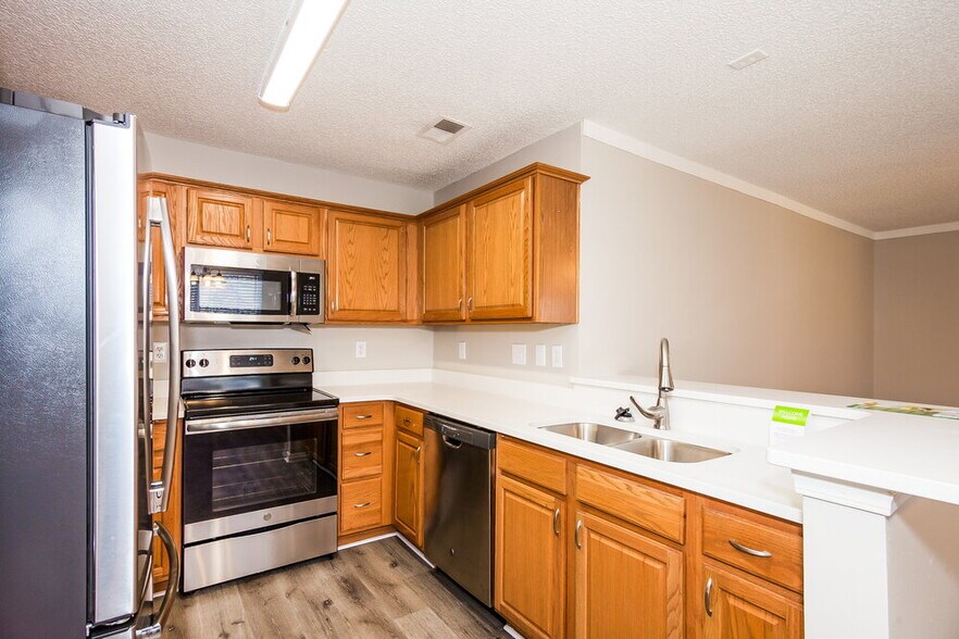 Building Photo - 3037 Champion Ln SW