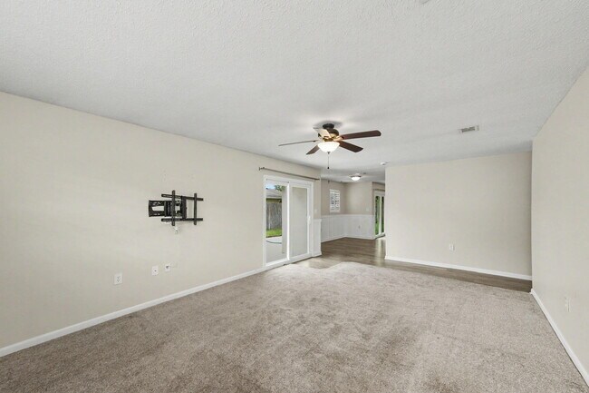 Building Photo - 6 Pinehurst Dr