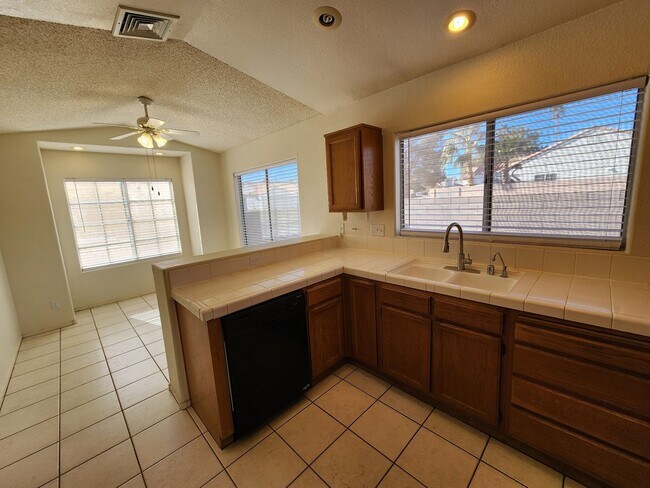 Building Photo - 1720 Navarre Ln