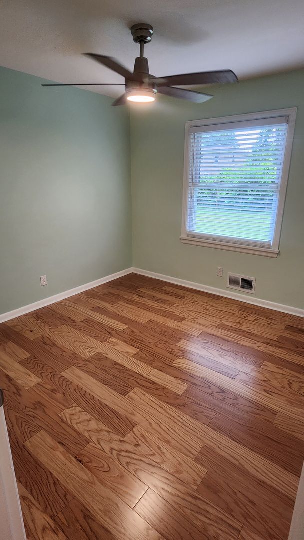 Building Photo - Adorable 3 Bedroom 2 Bath Brick Ranch home...