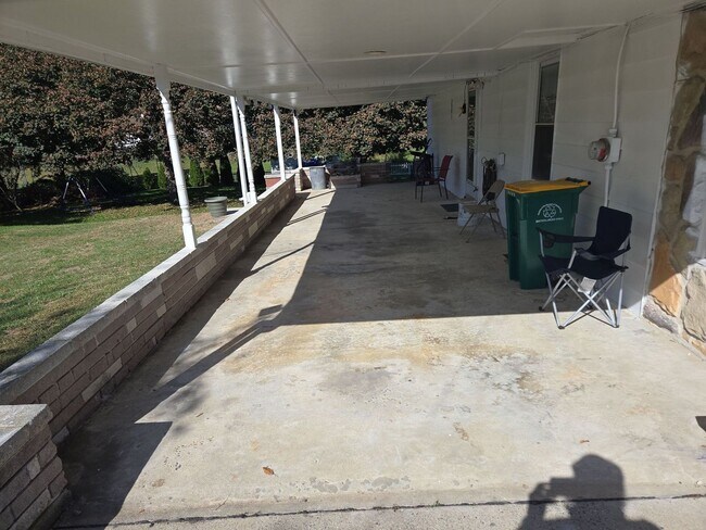 Building Photo - 4-5 Bedroom, 2 Bathroom 2-Story Detached H...