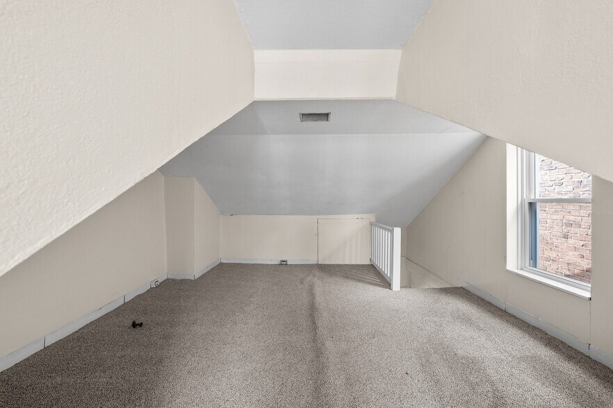 Building Photo - 138 S 17th St