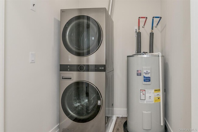 Building Photo - 124 S Main St