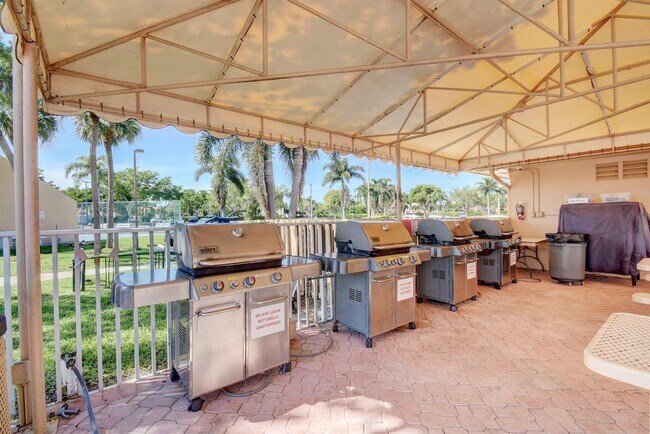 Building Photo - 15324 Lakes of Delray Blvd