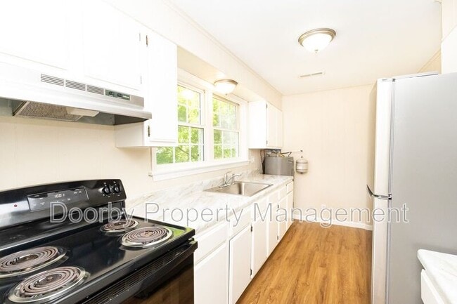 Building Photo - 207 Memorial Dr